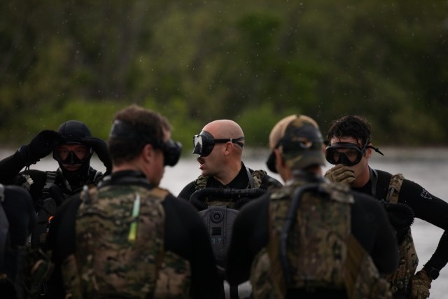 Green Berets win competition as best combat divers across special operations